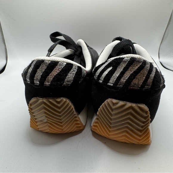 Very G Black Sneakers - Picture 7 of 7